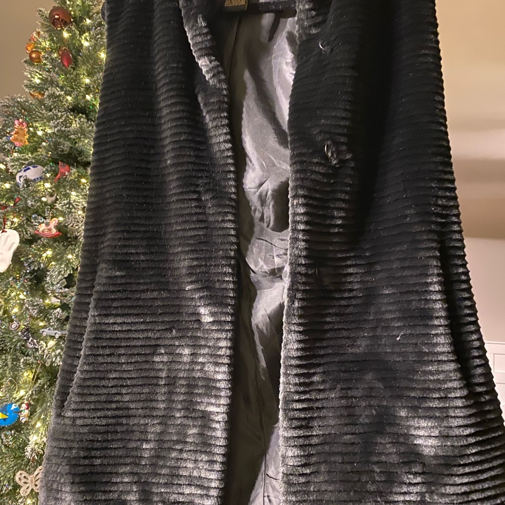 Black fluffy/soft vest. In very good condition.